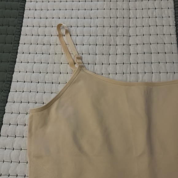 Empetua Essentials All Day Every Day Scoop Neck Cami - Picture 2 of 6